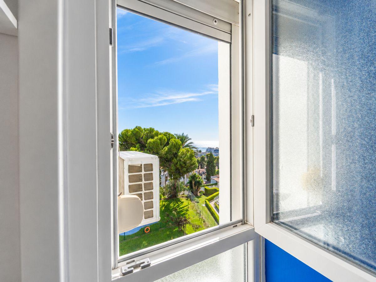 Piso en Venta en Calle Escritor Adolfo Reyes - 17