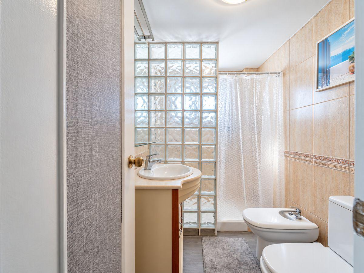 Piso en Venta en Calle Escritor Adolfo Reyes - 18