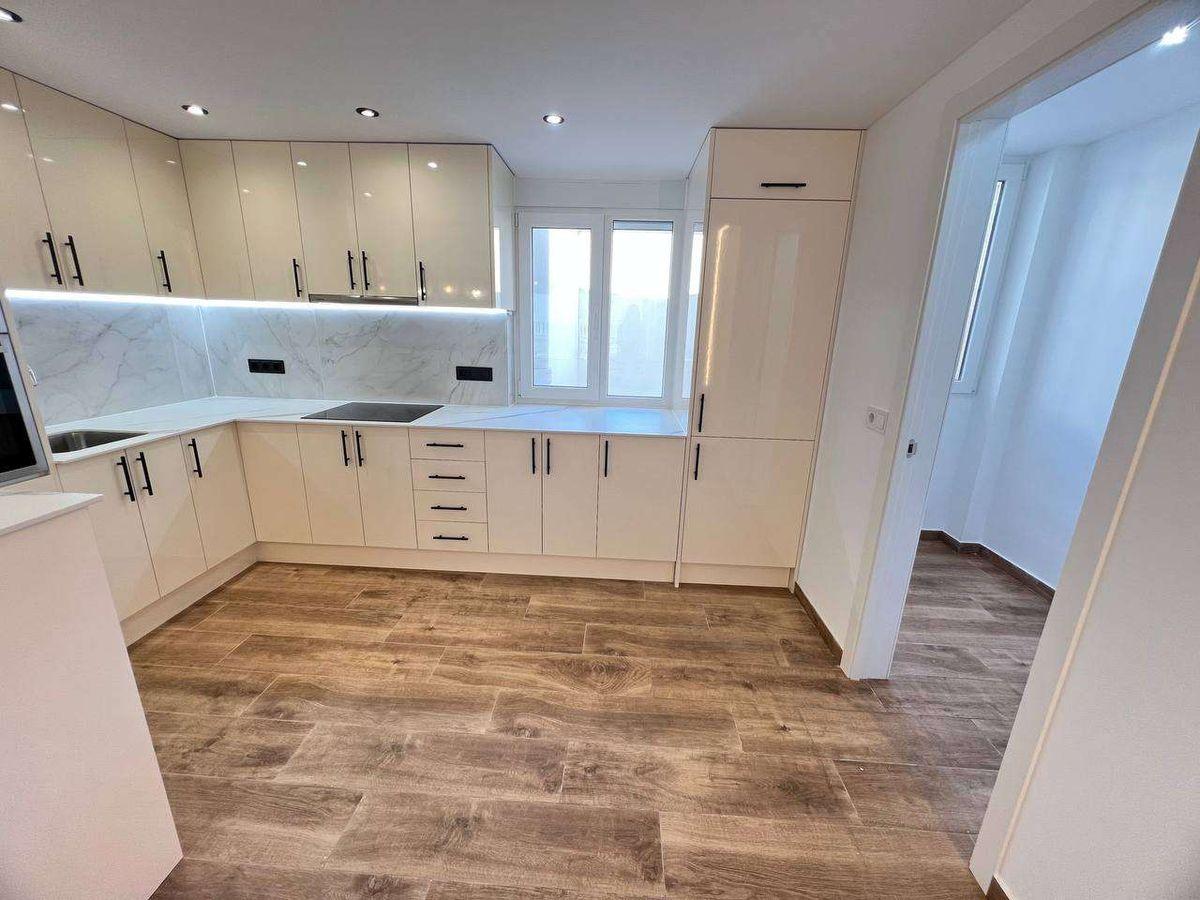 Piso en Venta en Calle Ramón Gallud - 2