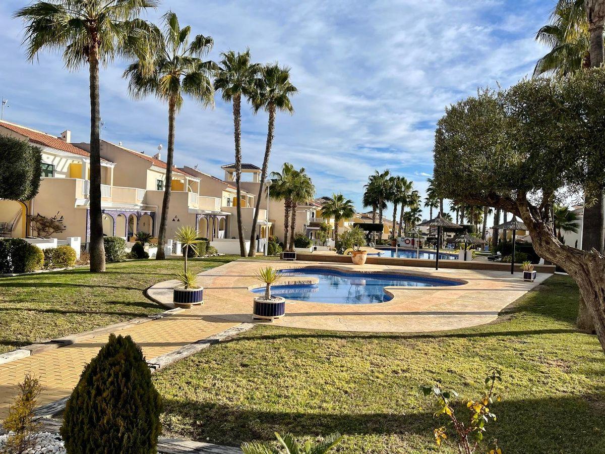 Chalet adosado en Venta en Calle Gerona - 15