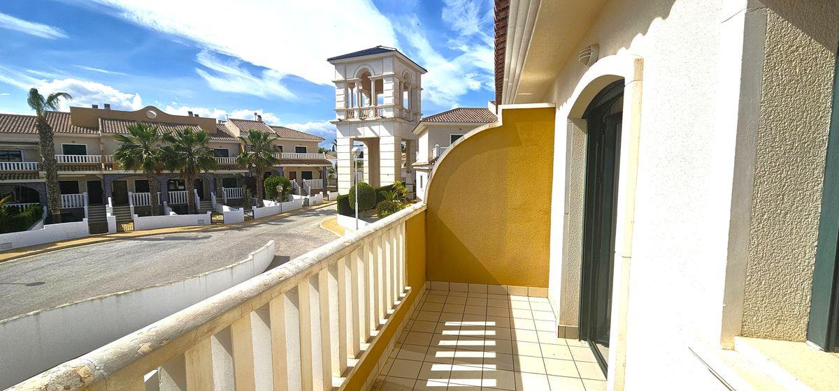 Chalet adosado en Venta en Calle Gerona - 8