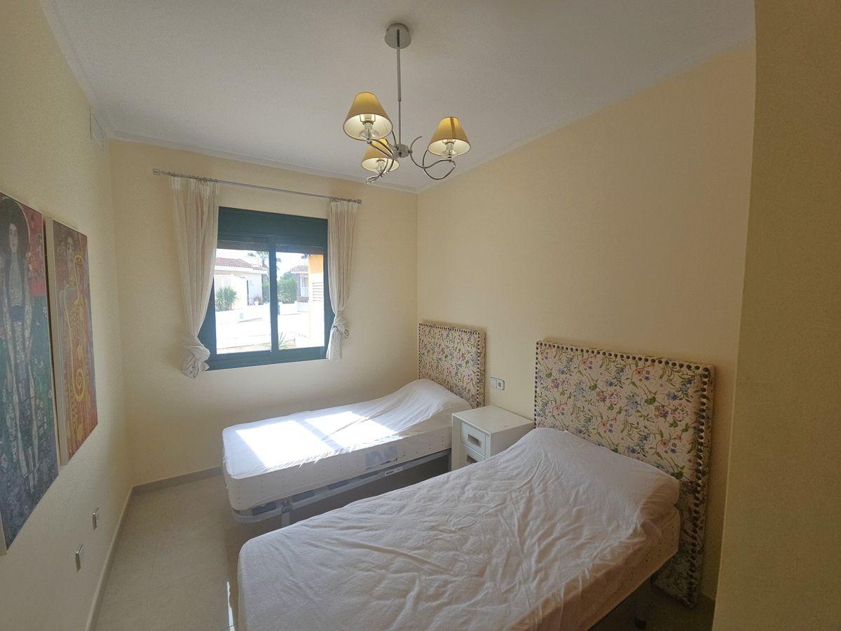Chalet adosado en Venta en Calle Gerona - 12