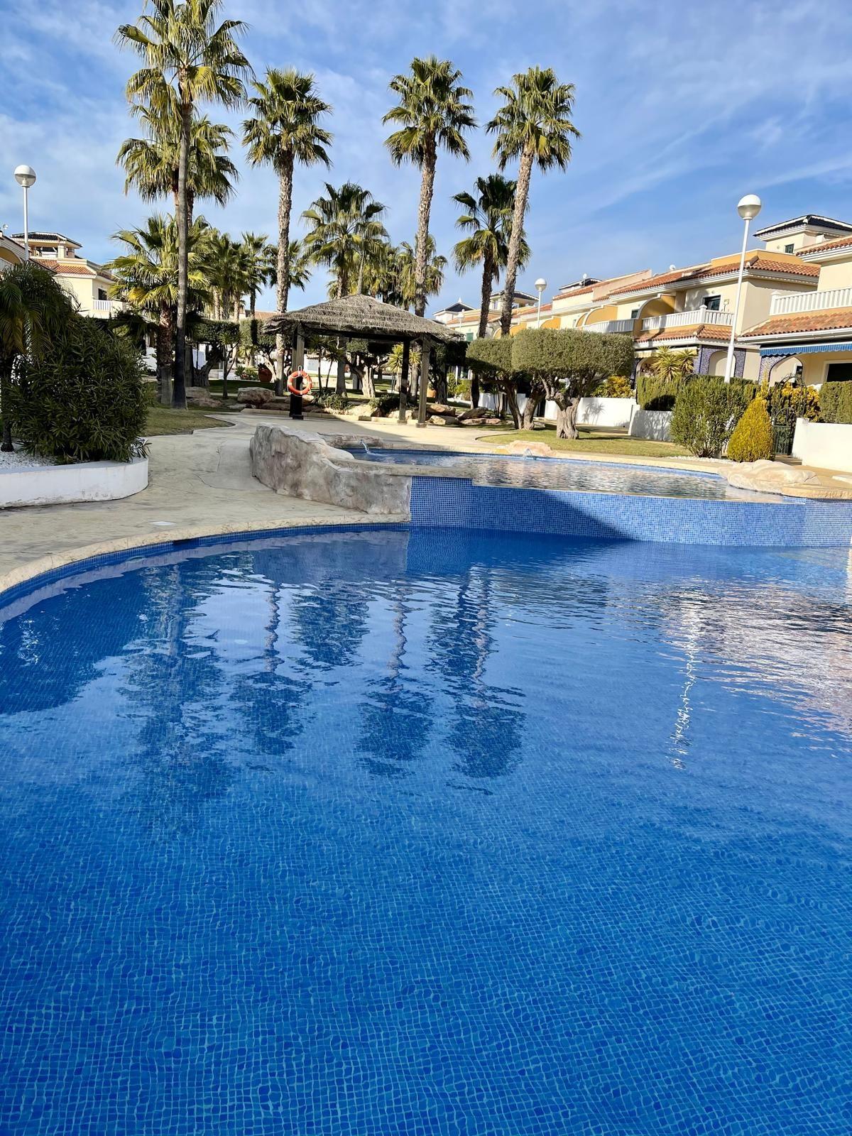 Chalet adosado en Venta en Calle Gerona - 1
