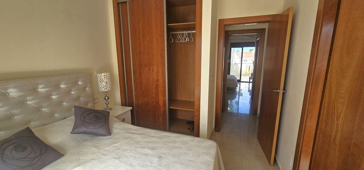 Chalet adosado en Venta en Calle Gerona - 11