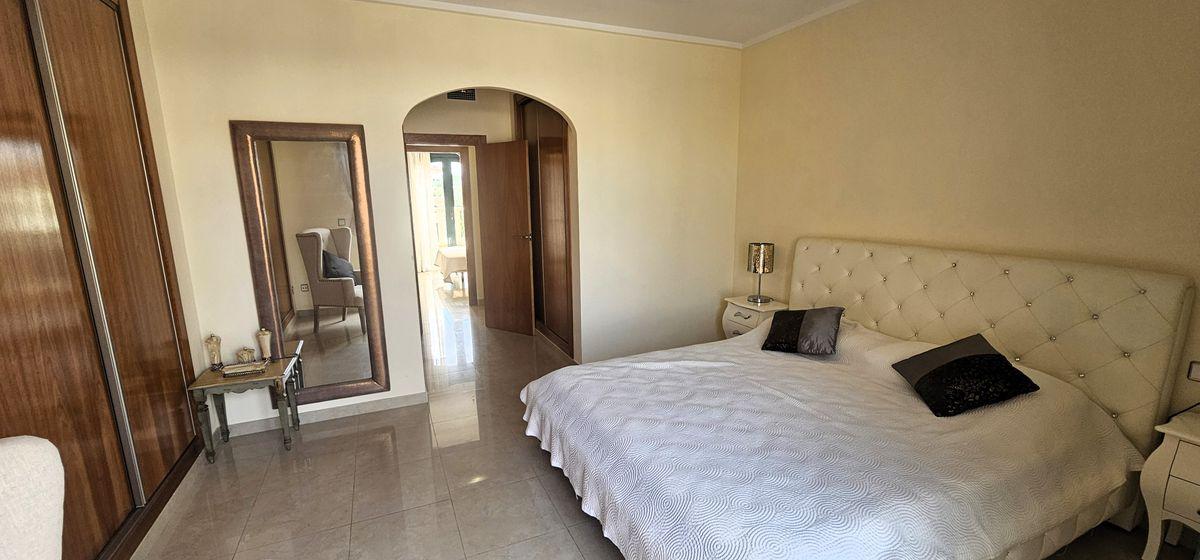 Chalet adosado en Venta en Calle Gerona - 13