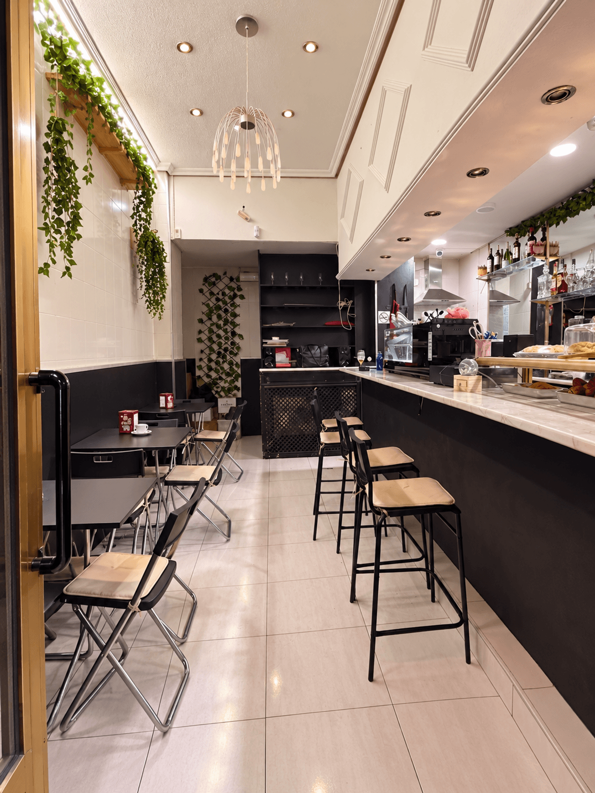 Local Comercial en Venta en Calle de Sánchez Barcáiztegui - 2