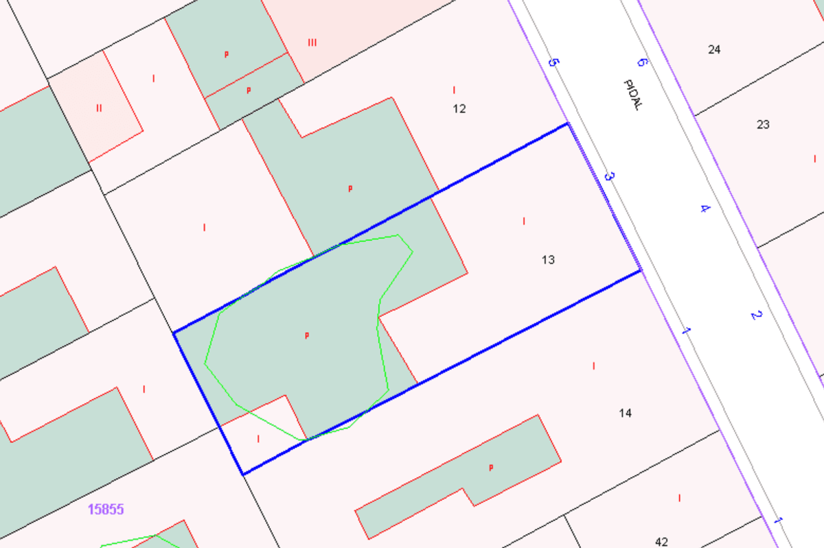 Terreno residencial en Venta en Calle Menéndez Pidal - 15