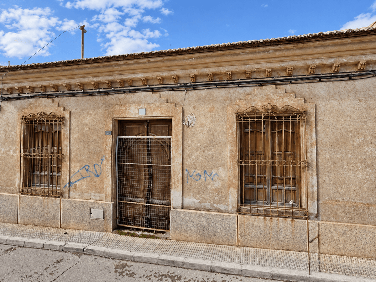 Terreno residencial en Venta en Calle Menéndez Pidal - 12