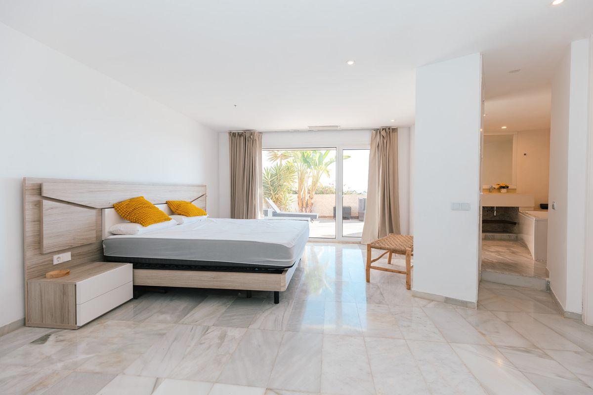 Chalet adosado en Venta en Calle Jose Luis Grasset - 24
