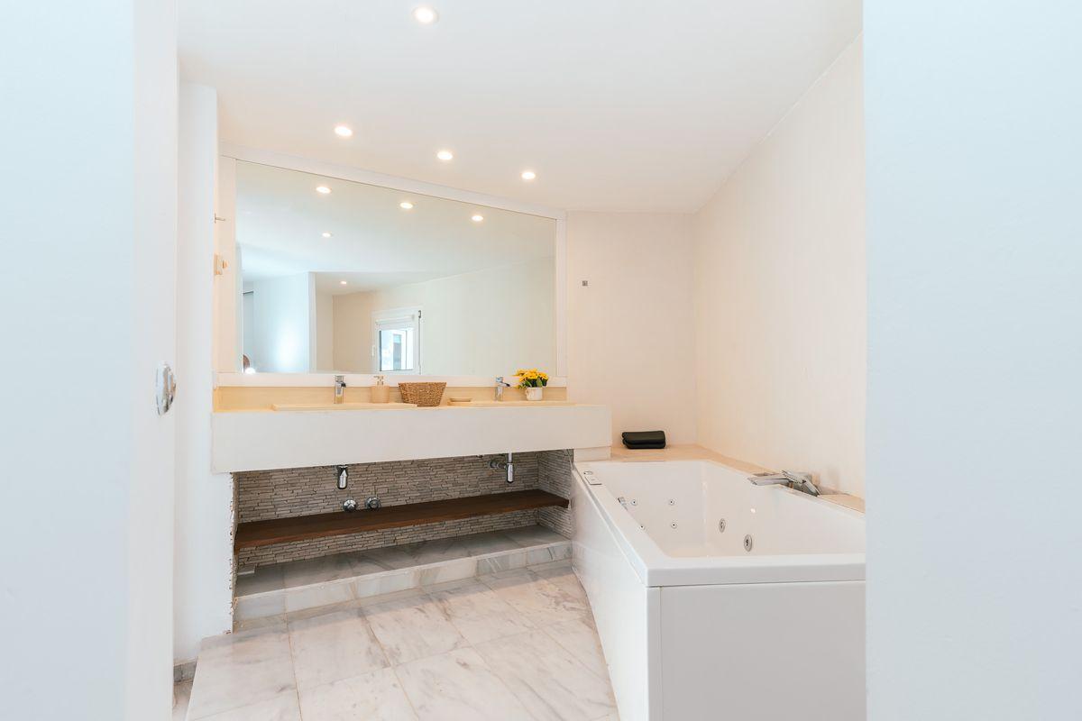 Chalet adosado en Venta en Calle Jose Luis Grasset - 28