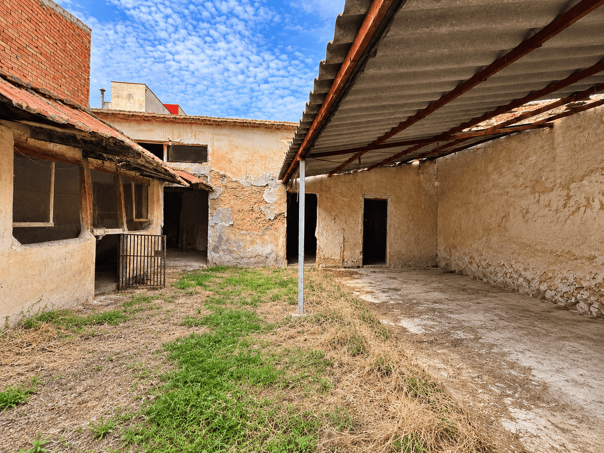 Terreno residencial en Venta en Calle Menéndez Pidal - 5