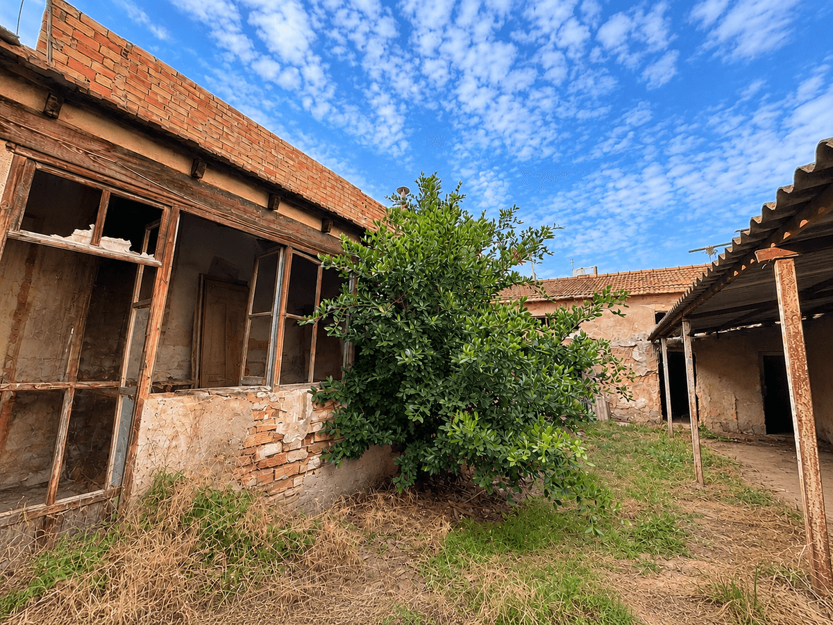 Terreno residencial en Venta en Calle Menéndez Pidal - 1