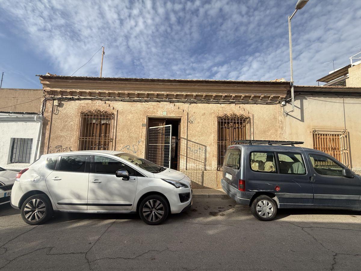 Terreno residencial en Venta en Calle Menéndez Pidal - 18