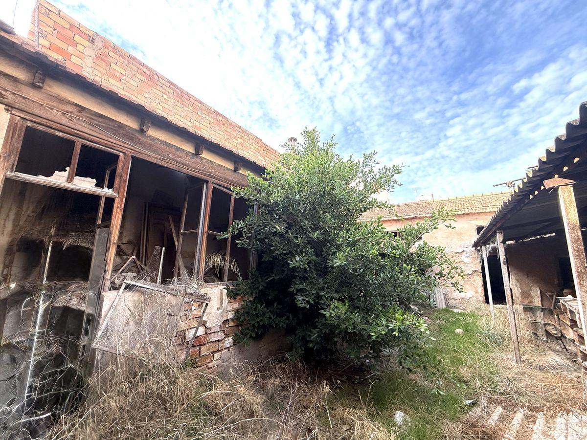 Terreno residencial en Venta en Calle Menéndez Pidal - 21