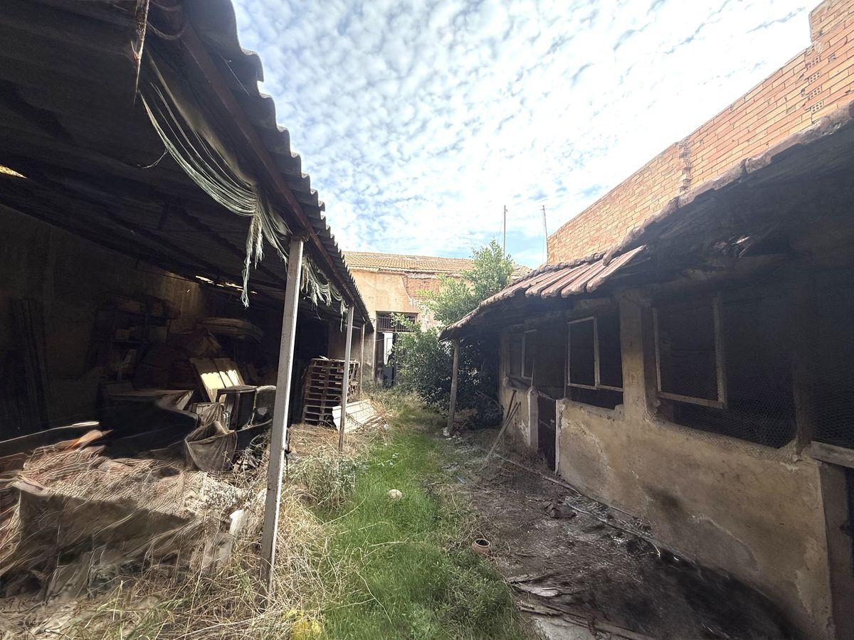 Terreno residencial en Venta en Calle Menéndez Pidal - 27