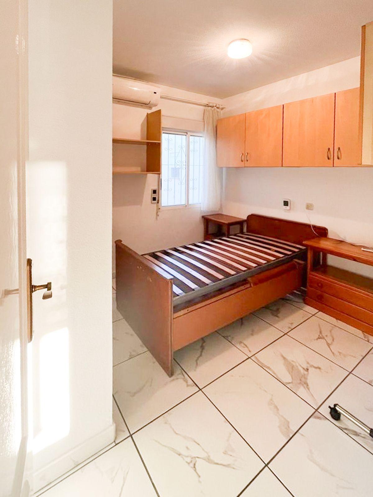 Chalet adosado en Alquiler en Calle Antonio Rodriguez Parodi - 13