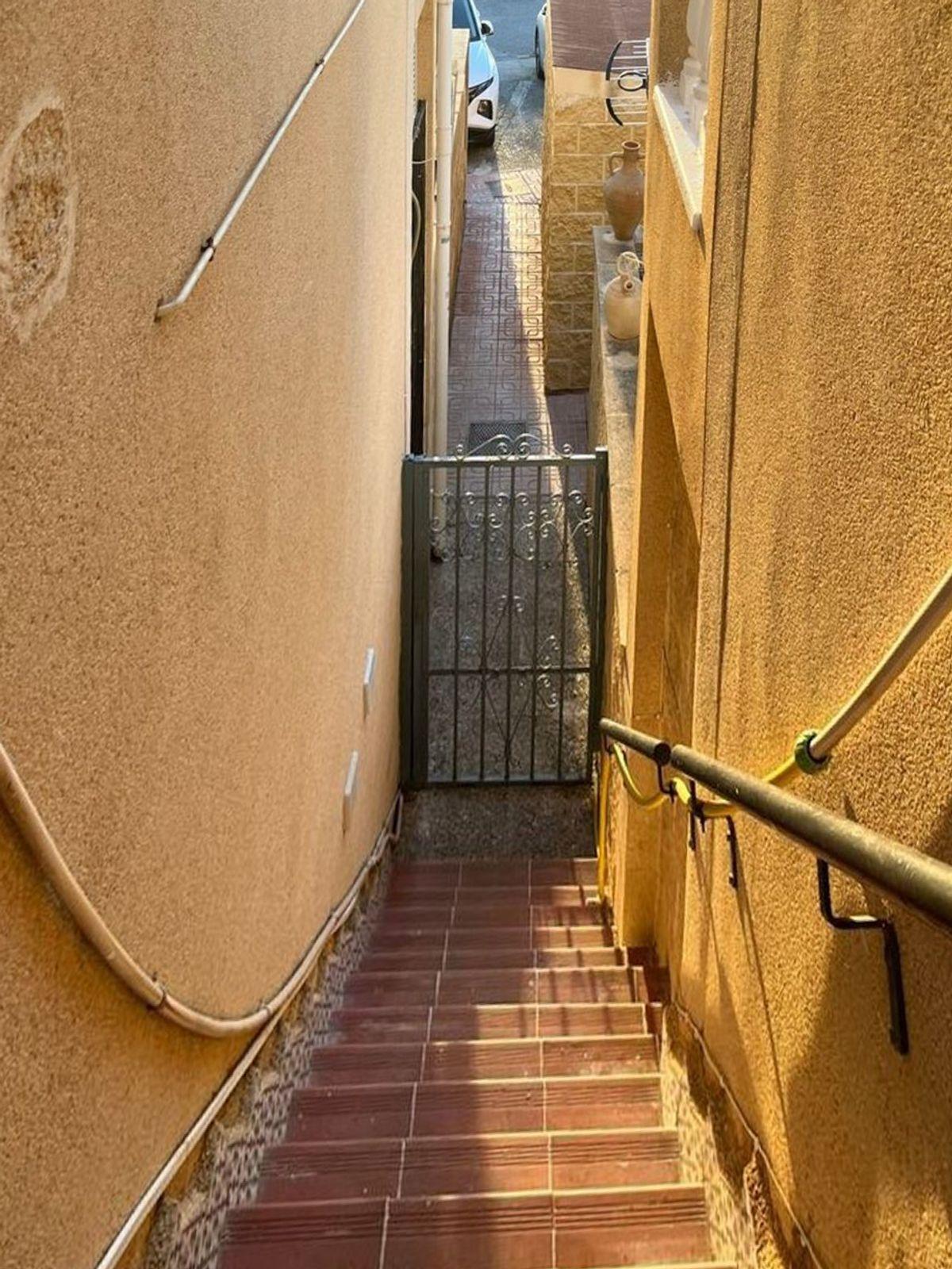 Chalet adosado en Alquiler en Calle Antonio Rodriguez Parodi - 22