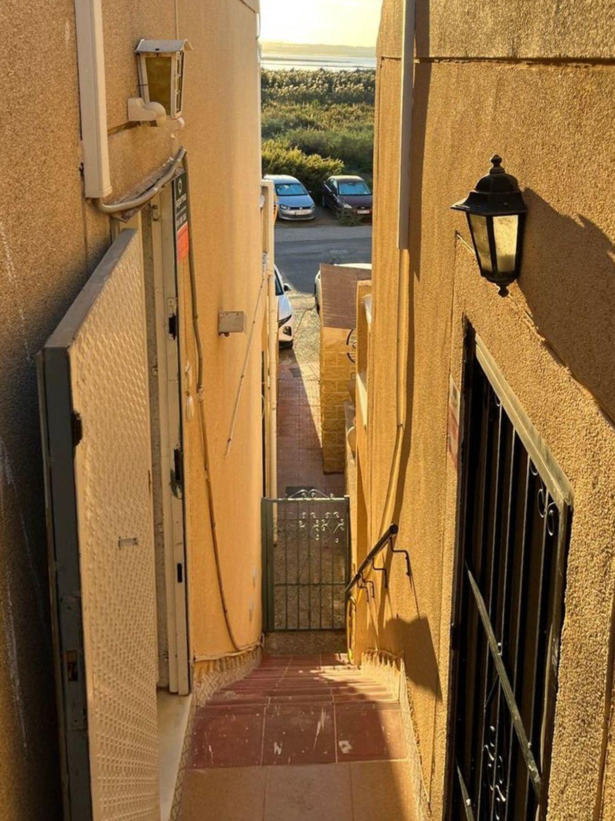 Chalet adosado en Alquiler en Calle Antonio Rodriguez Parodi - 23