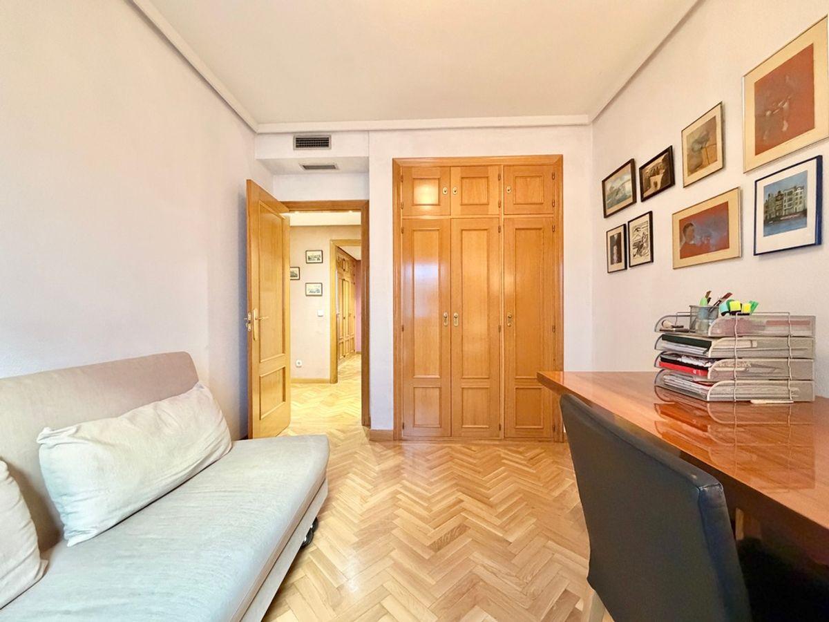 Piso en Venta en Calle Tramontana - 37