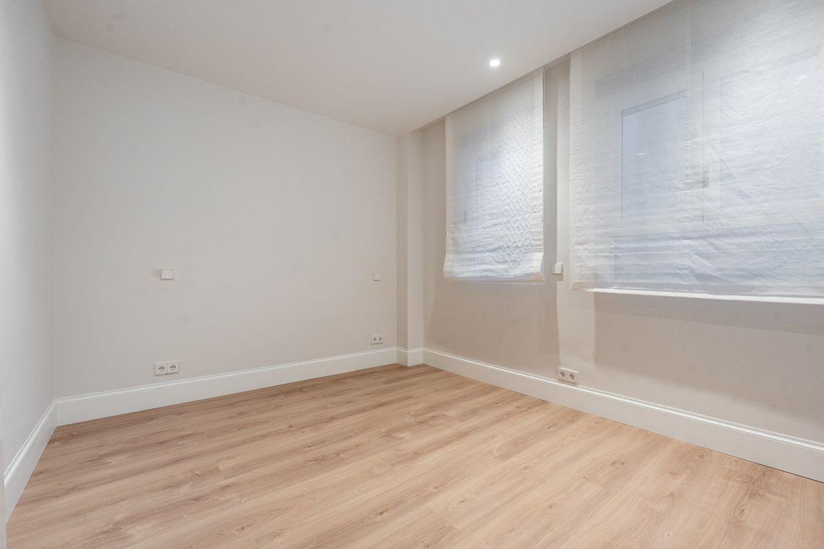 Piso en Venta en Calle de la Infanta María Teresa - 17