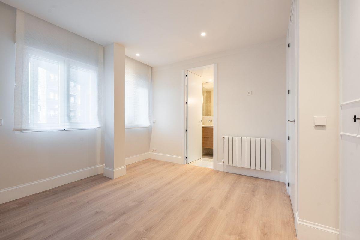Piso en Venta en Calle de la Infanta María Teresa - 22