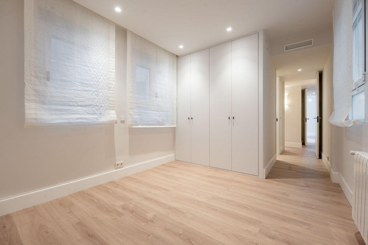 Piso en Venta en Calle de la Infanta María Teresa - 18