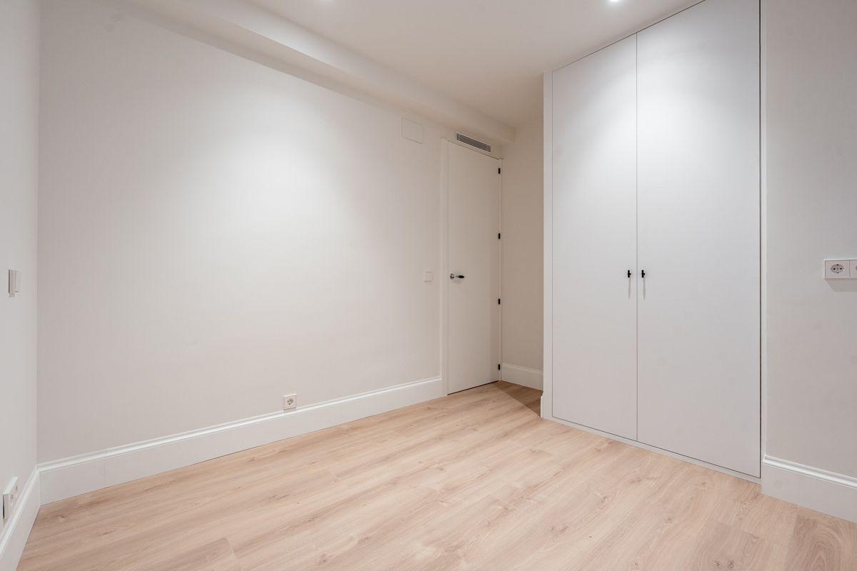 Piso en Venta en Calle de la Infanta María Teresa - 20