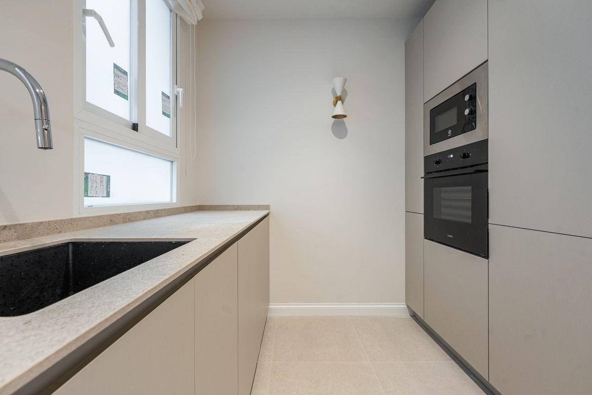 Piso en Venta en Calle de la Infanta María Teresa - 9
