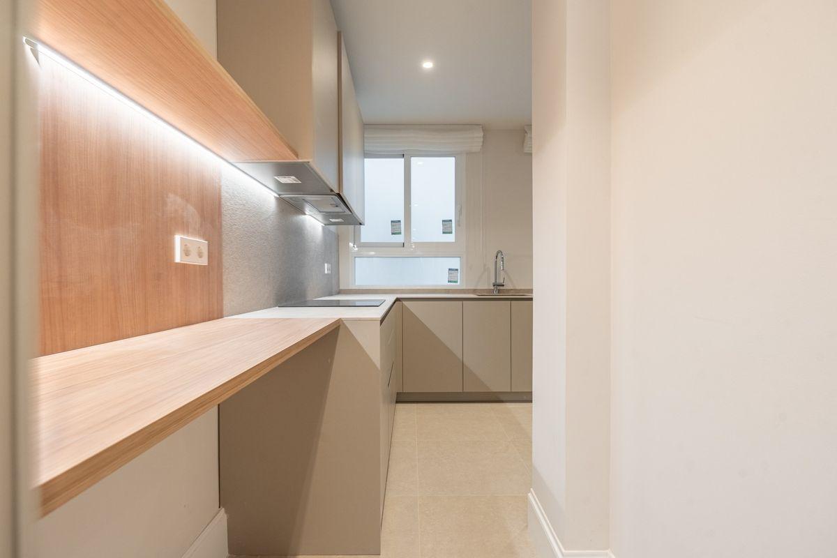 Piso en Venta en Calle de la Infanta María Teresa - 11