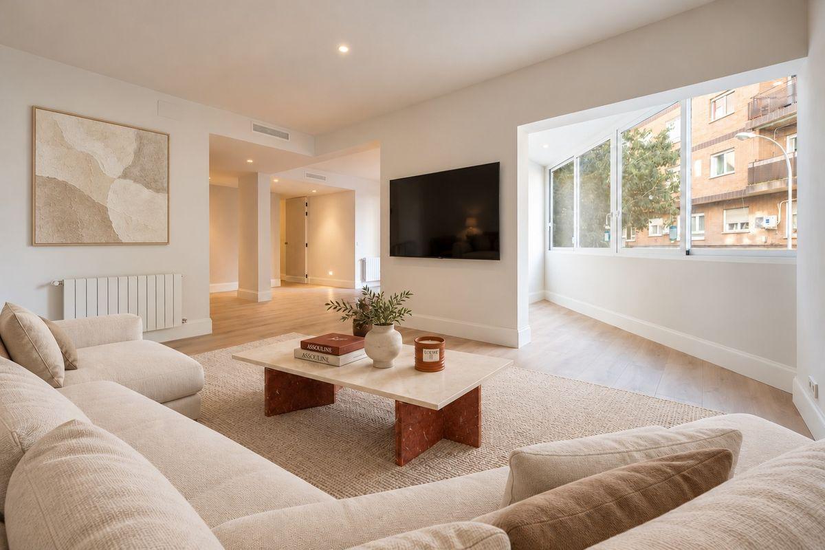 Piso en Venta en Calle de la Infanta María Teresa - 1