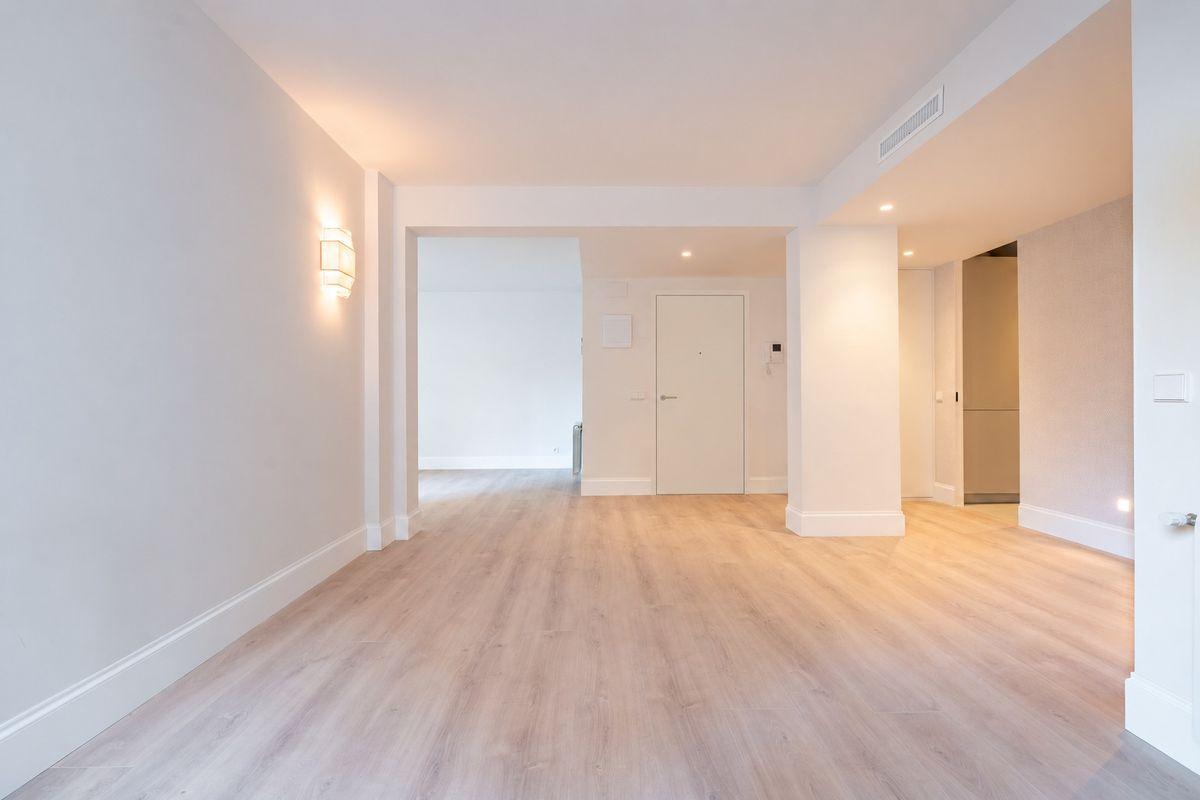 Piso en Venta en Calle de la Infanta María Teresa - 5