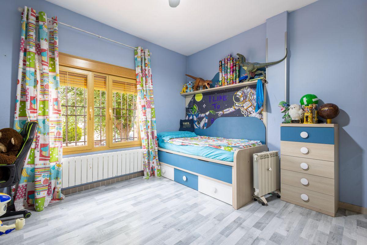 Chalet en Venta en Calle Barriada del Santo - 18