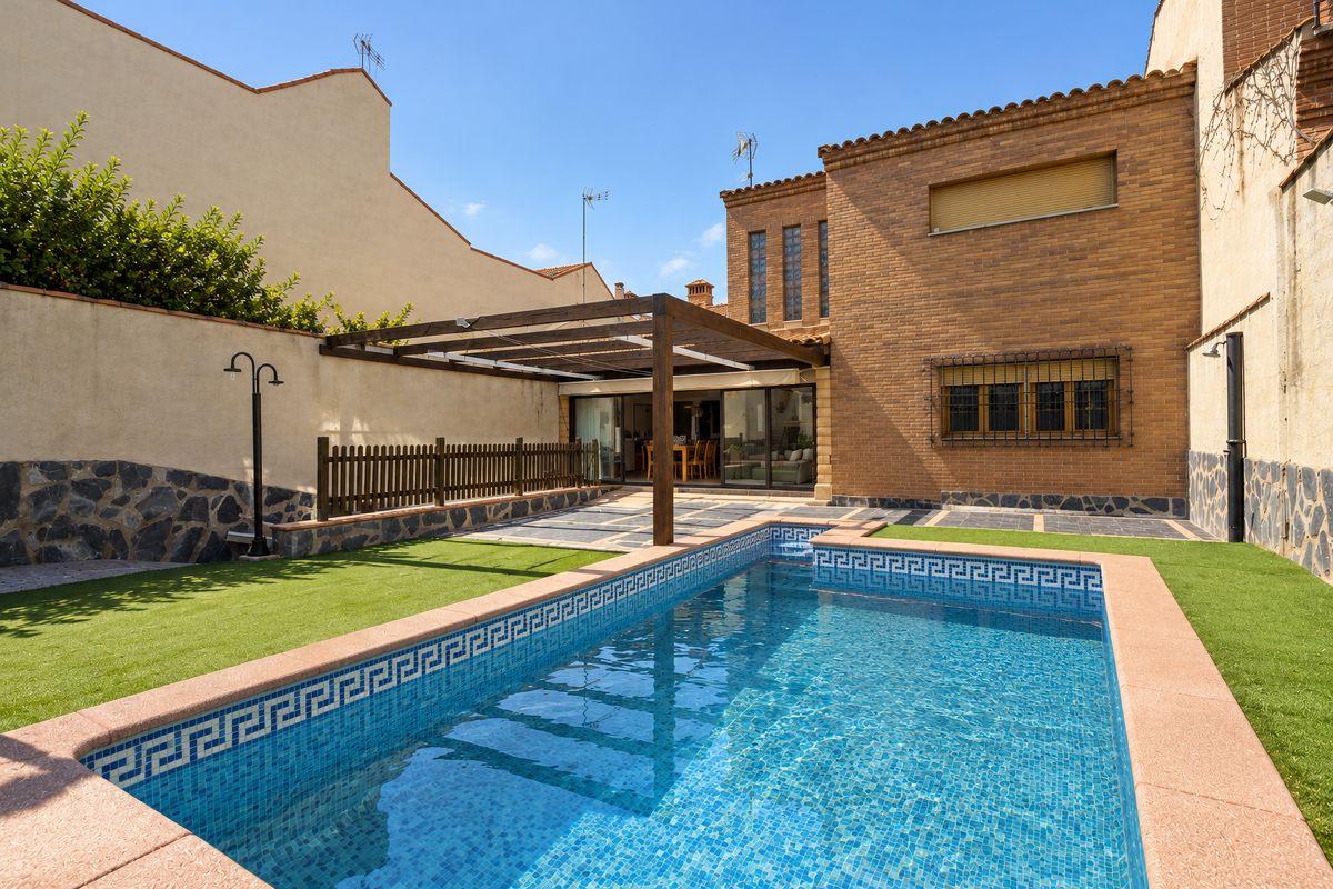 Chalet en Venta en Calle Barriada del Santo - 1