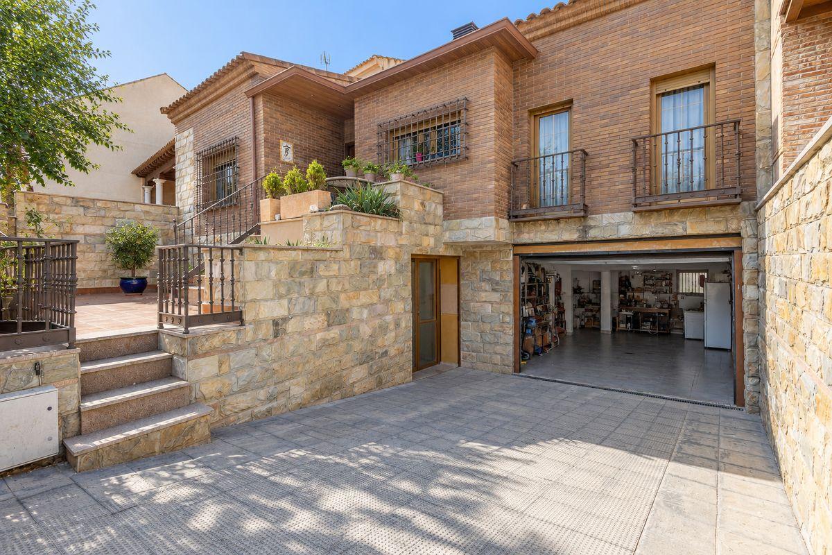 Chalet en Venta en Calle Barriada del Santo - 27