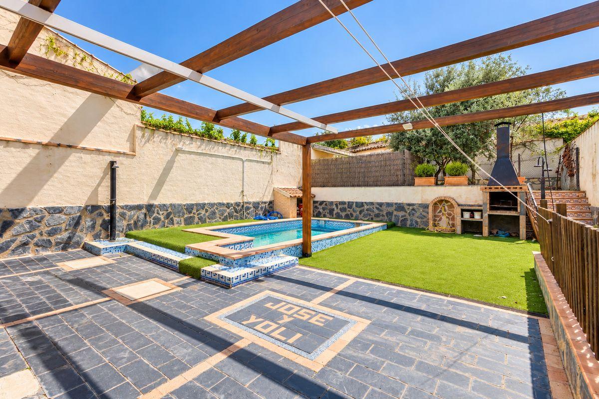 Chalet en Venta en Calle Barriada del Santo - 3