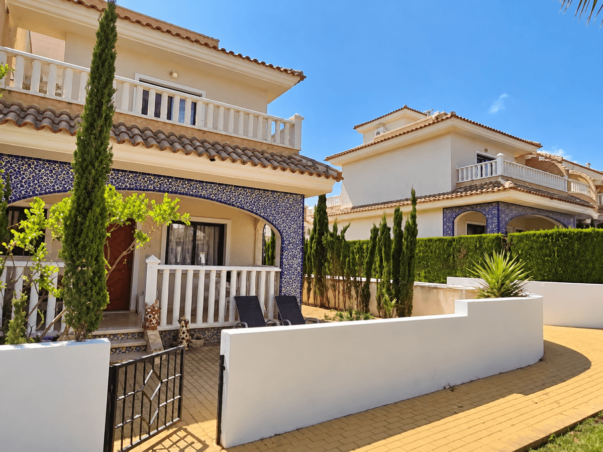 Chalet Pareado en Venta en Calle Pamplona - 1
