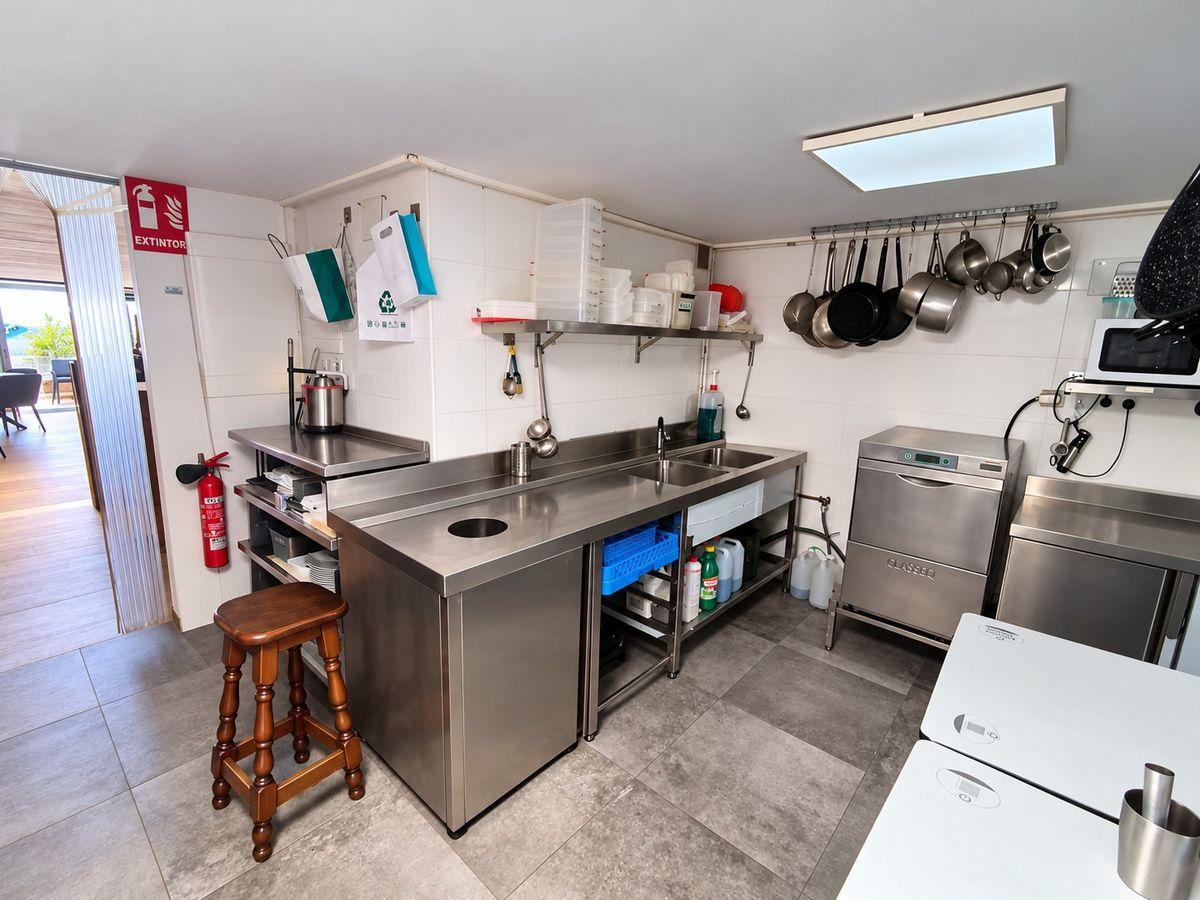 Local Comercial en Venta en Carrer Sol Naixent - 14
