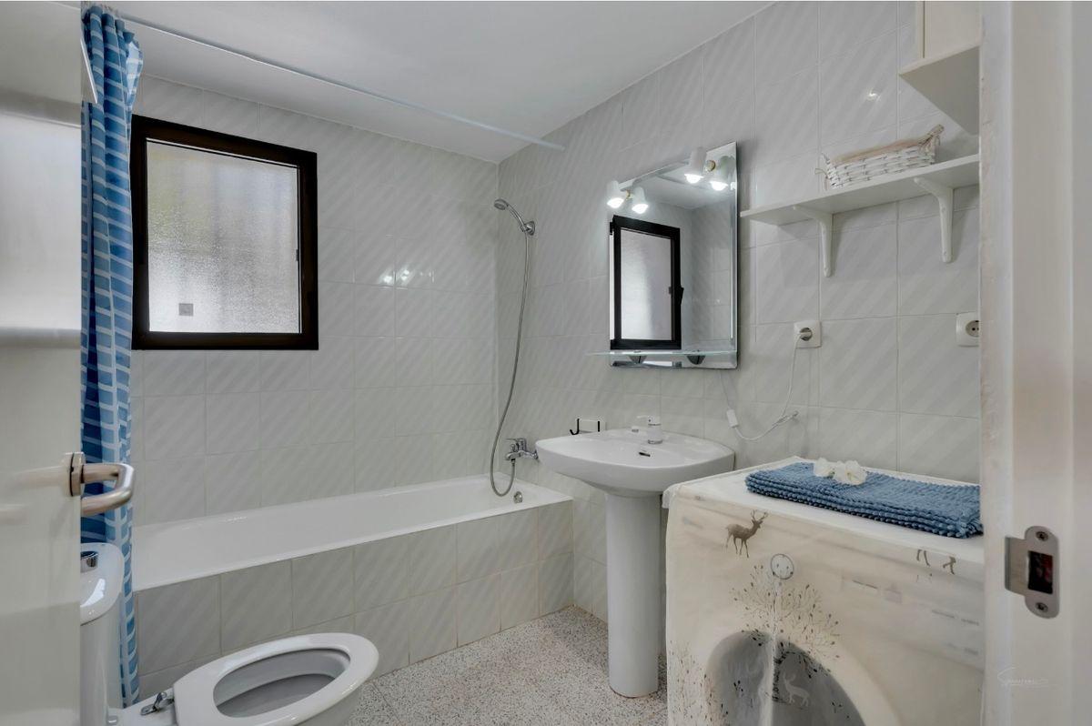 Piso en Venta en Calle Pueblo Atenea - 25