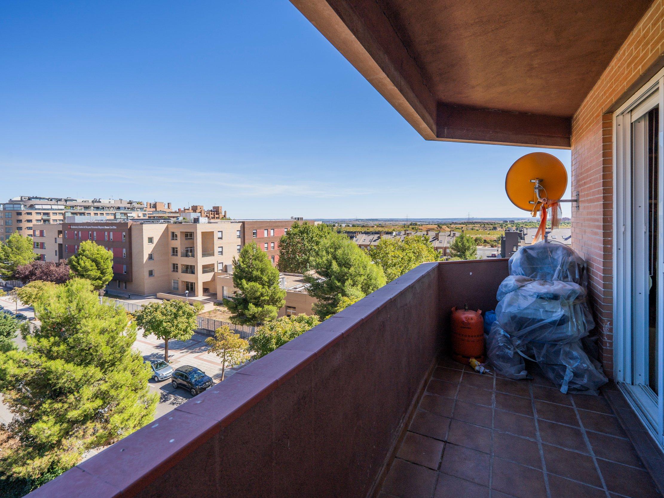 SE VENDE PISO - LAS ROSAS - 34