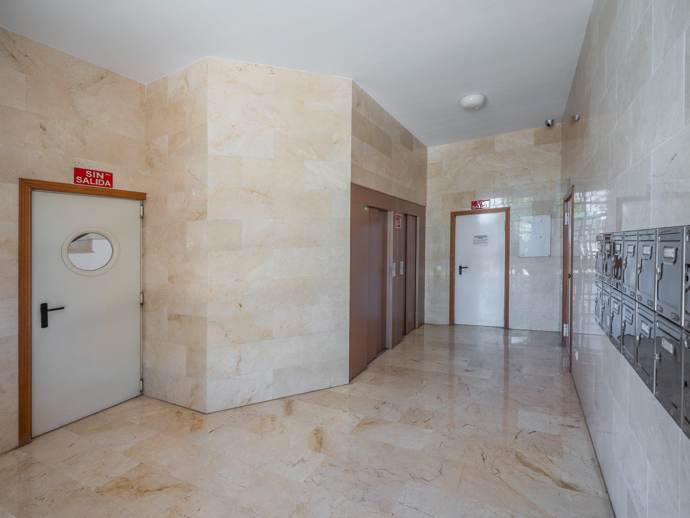 SE VENDE PISO - LAS ROSAS - 25