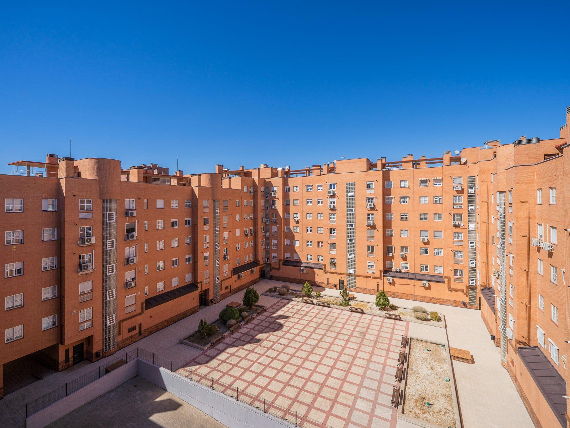 SE VENDE PISO - LAS ROSAS - 1