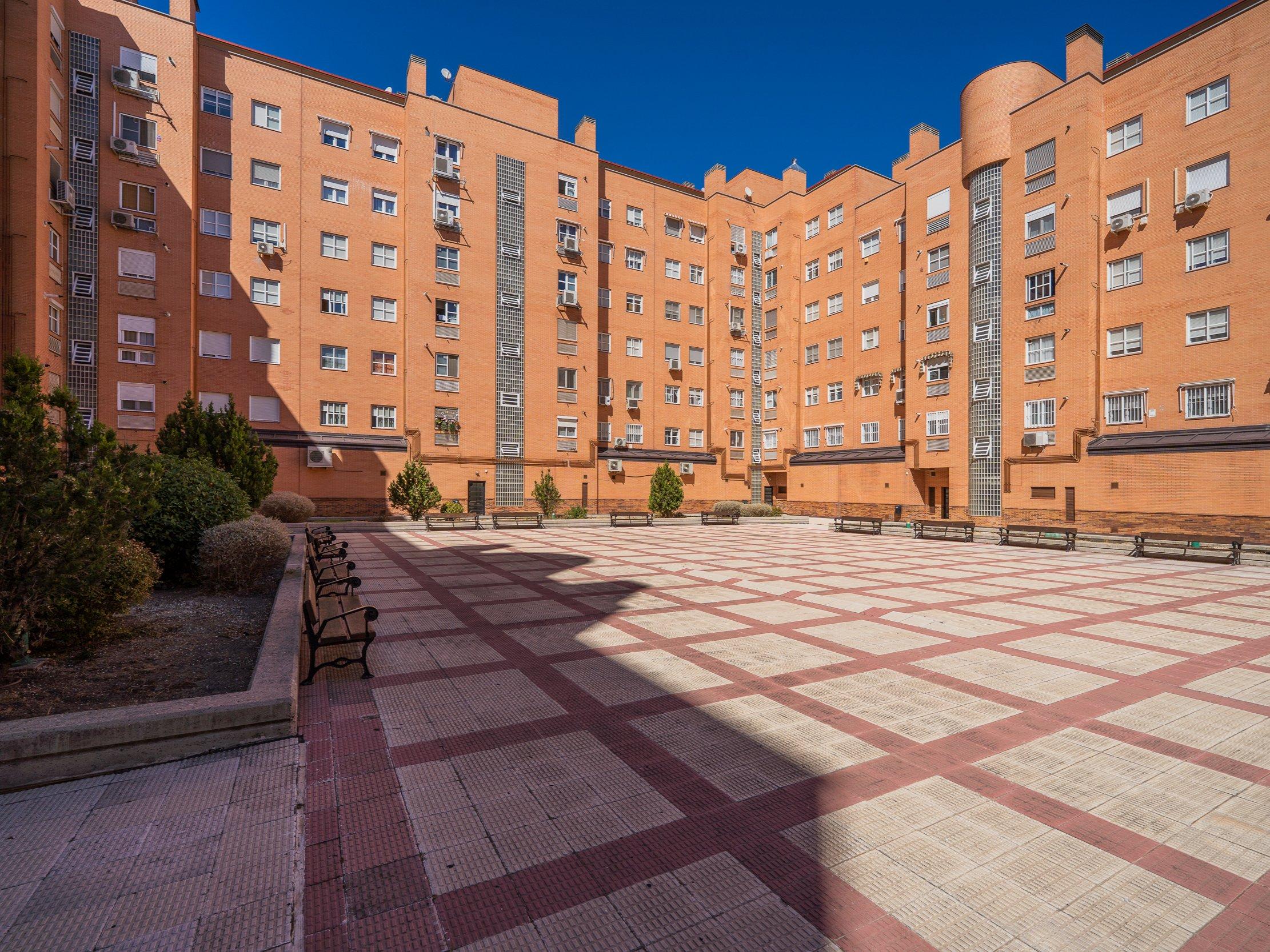 SE VENDE PISO - LAS ROSAS - 38