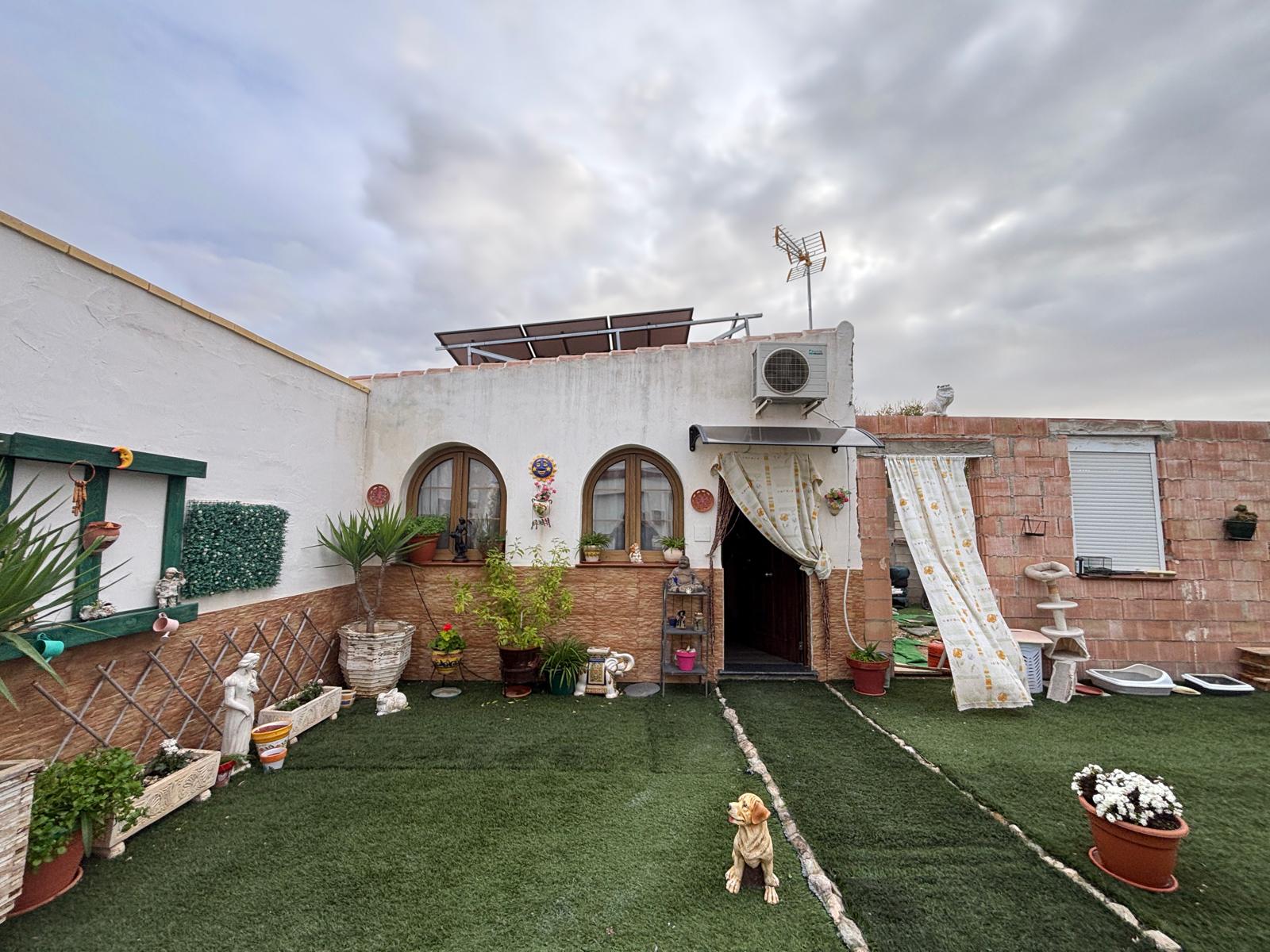 Parcela Urbana de 330m² con Casa en venta en Fuente de Piedra, Málaga - 1