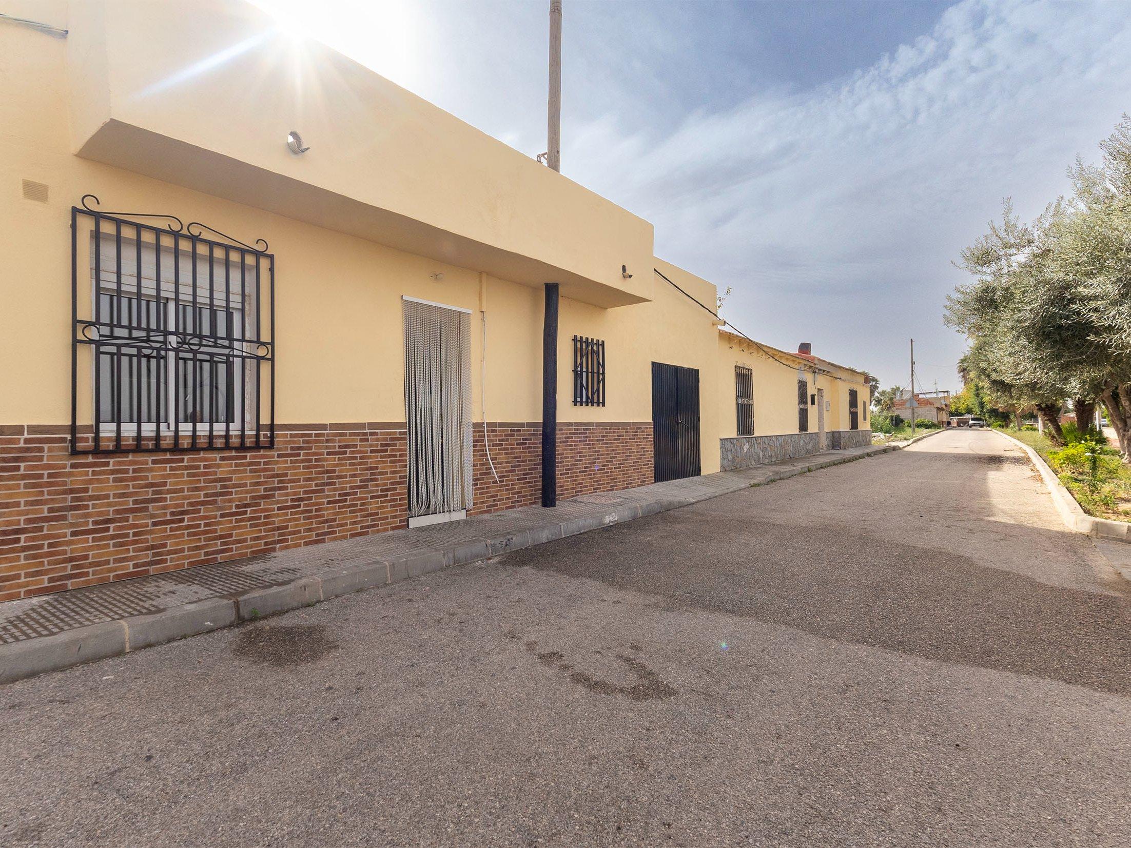 Casa adosada en venta - Almoradí  - 18