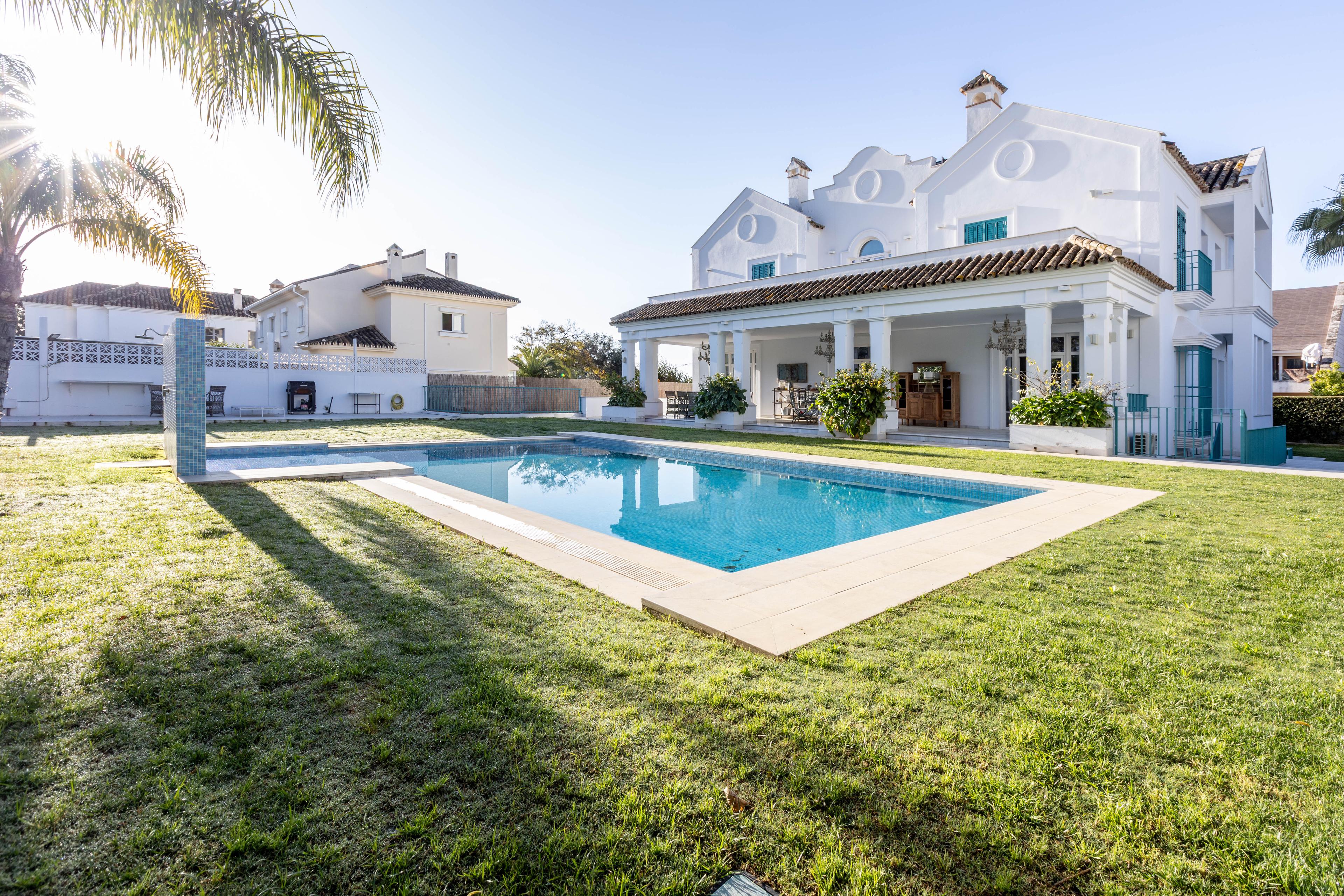 Chalet independiente en venta en C. Picasso, Marbella - 1