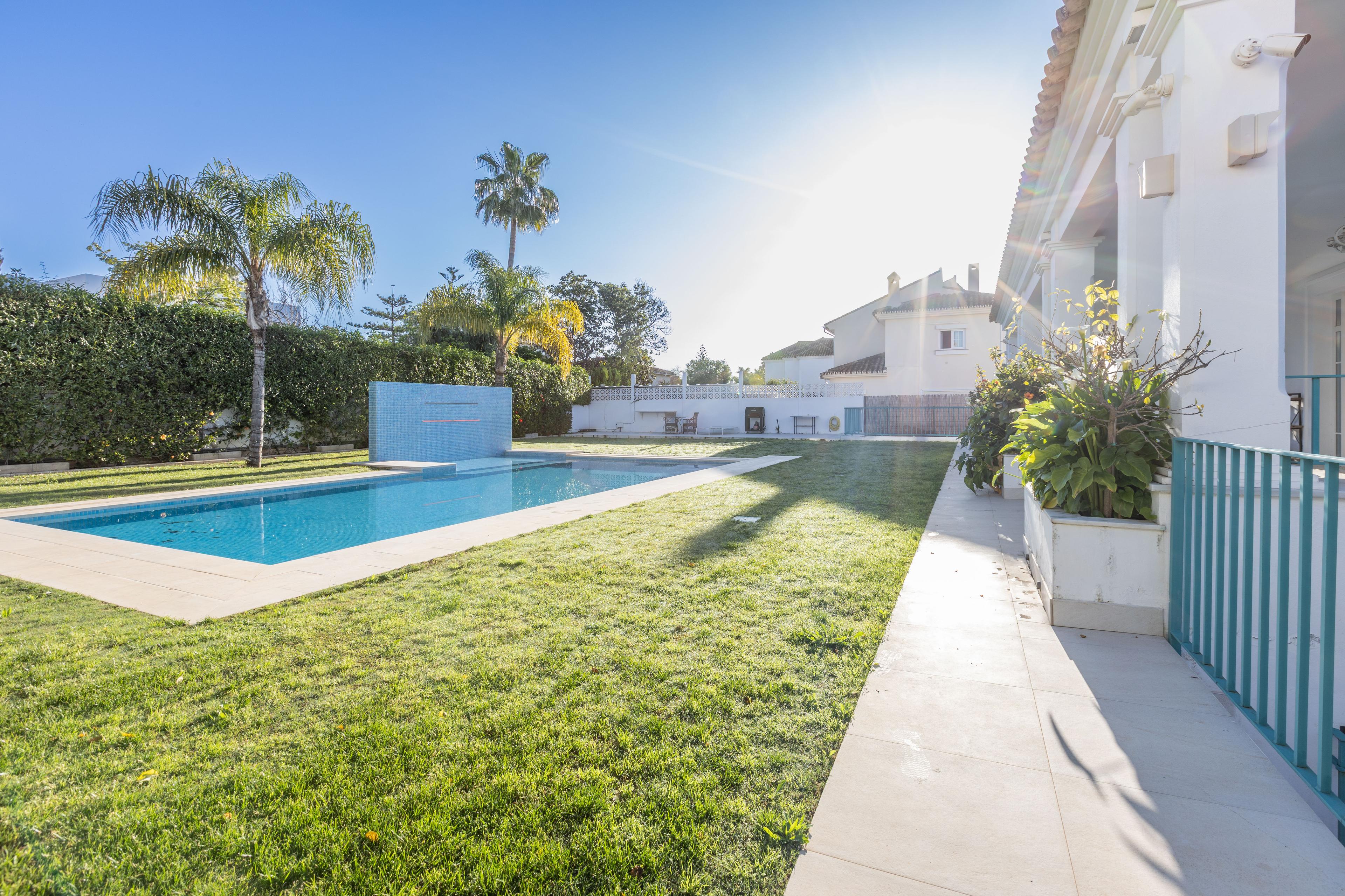 Chalet independiente en venta en C. Picasso, Marbella - 3