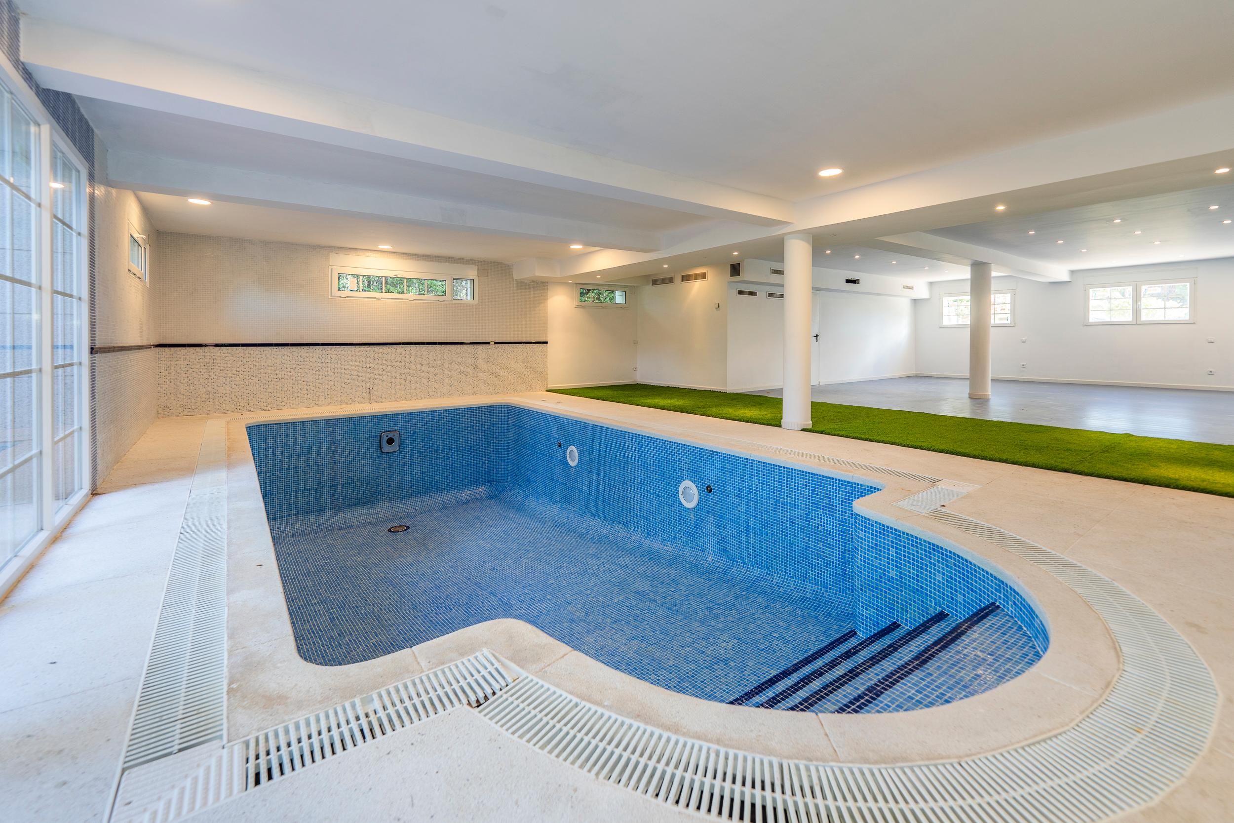 chalet a estrenar con piscina interior y exterior - 4