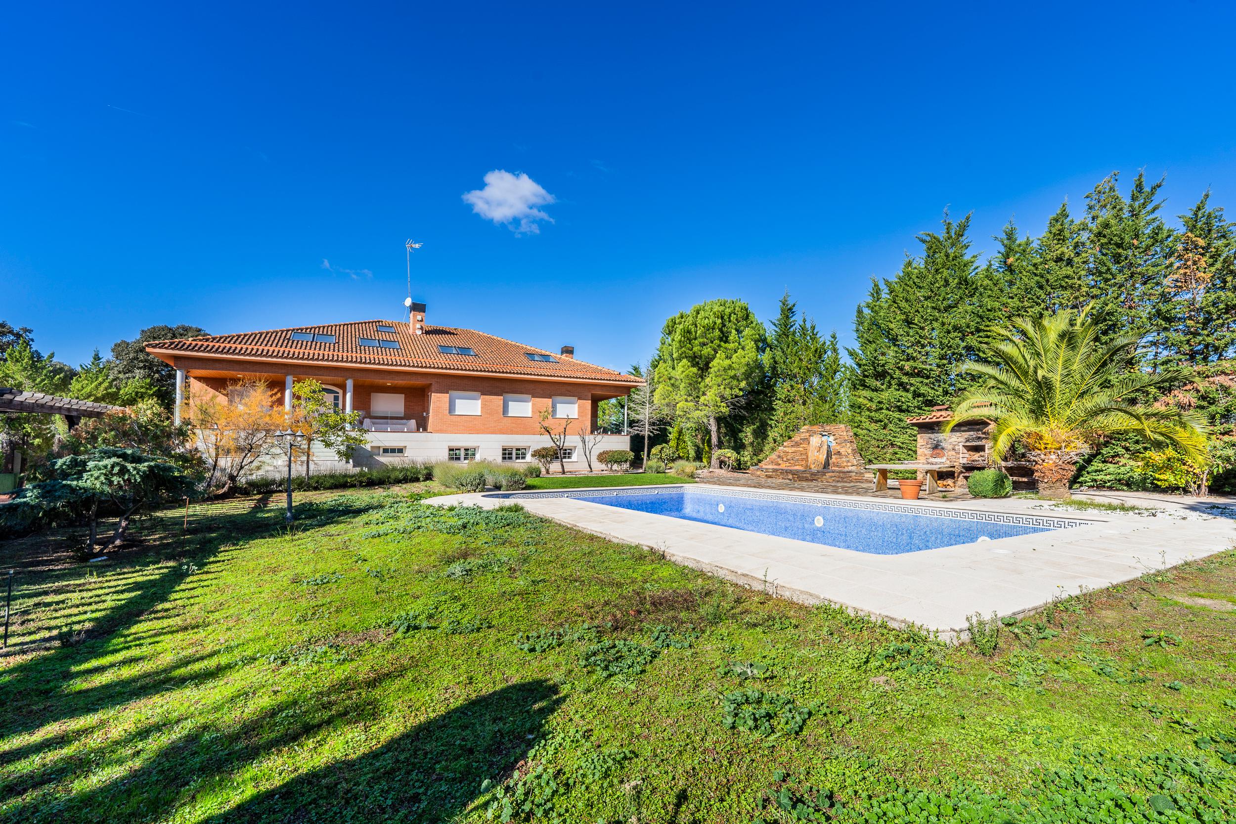 chalet a estrenar con piscina interior y exterior - 1