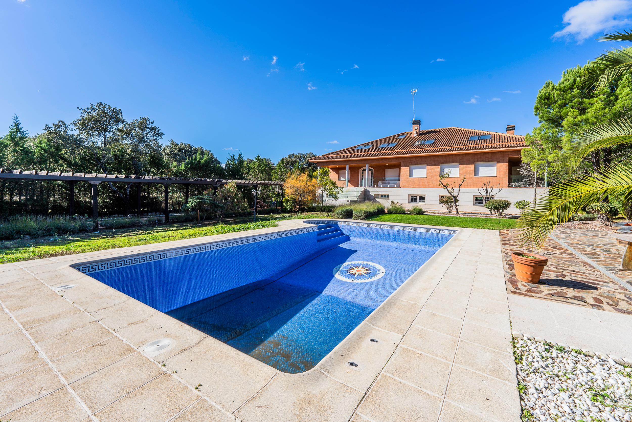 chalet a estrenar con piscina interior y exterior - 3