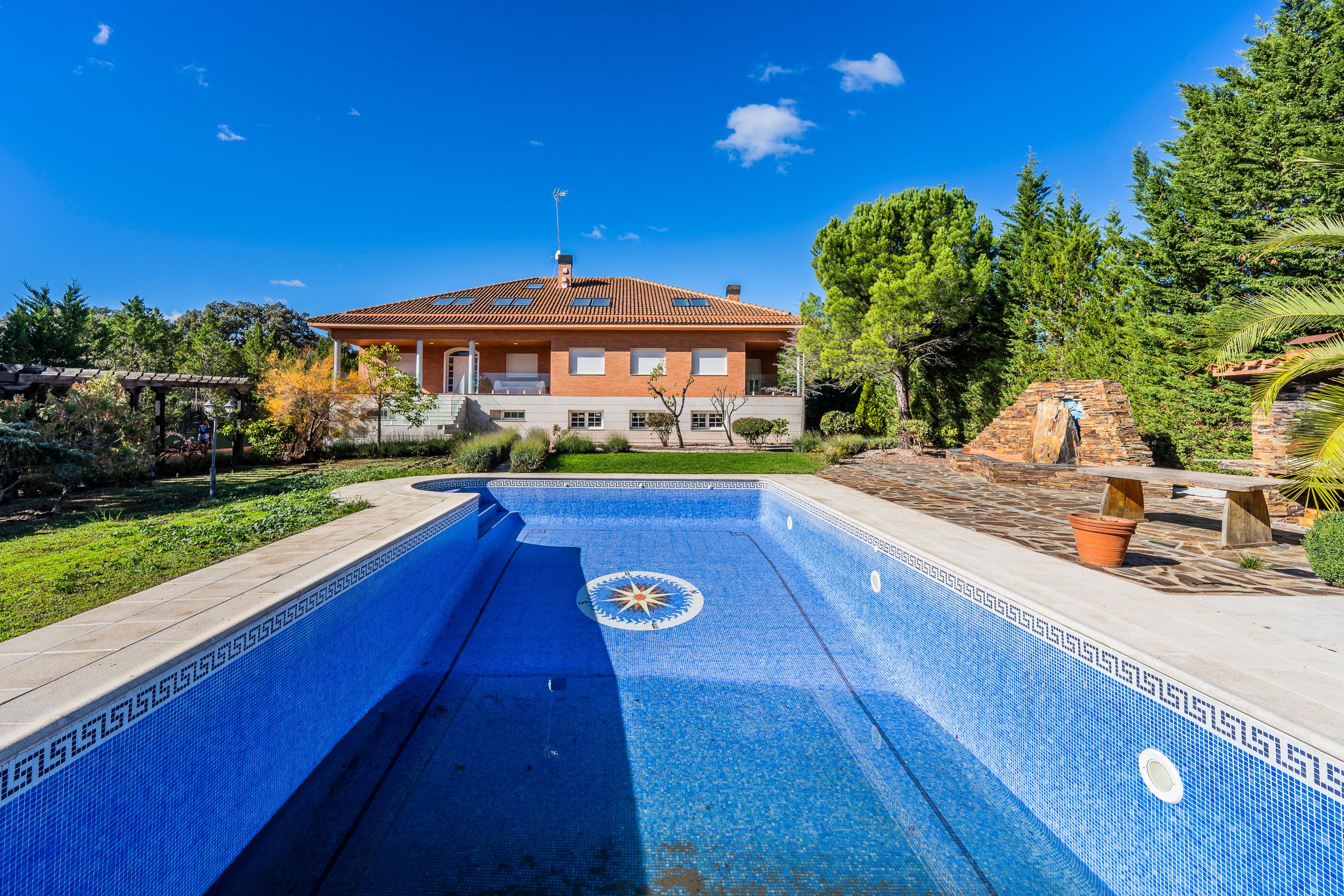 chalet a estrenar con piscina interior y exterior - 12